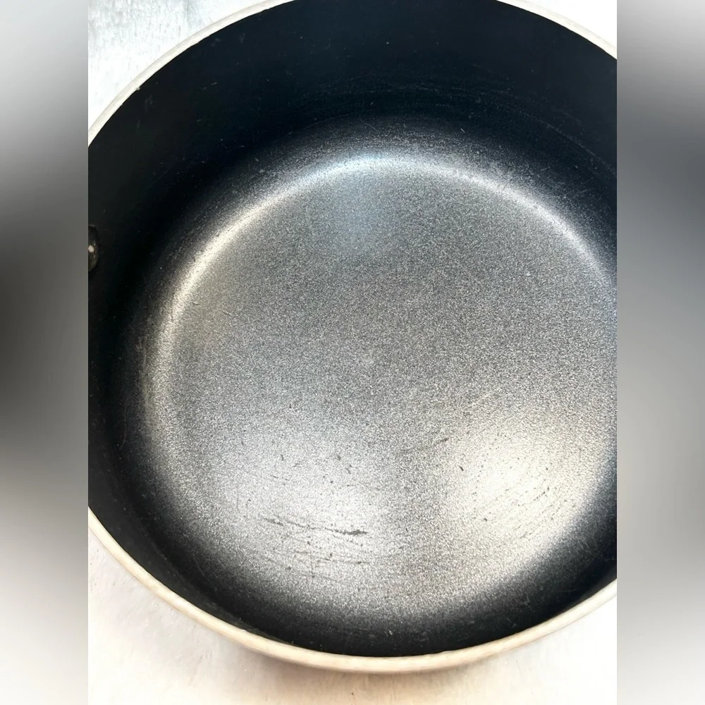 T-FAL NON STICK 1 QUART SAUCE PAN W/GLASS LID
